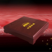 2013年1月：定制中國鐵建大橋合龍紀(jì)念金幣定制純金紀(jì)念幣